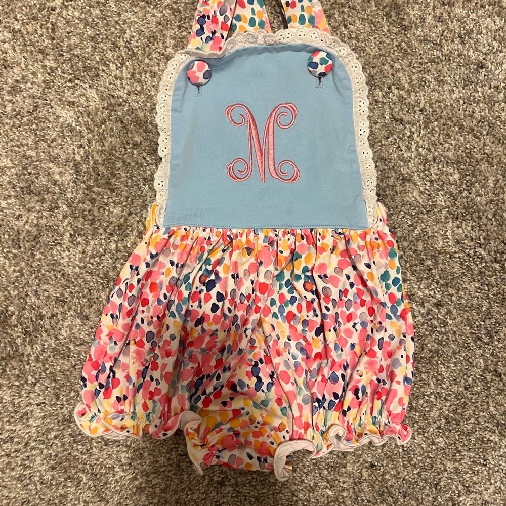 18M “M” monogram bubble